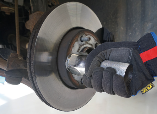 Thread re-forming tool for wheel bolts (M12x1.5)