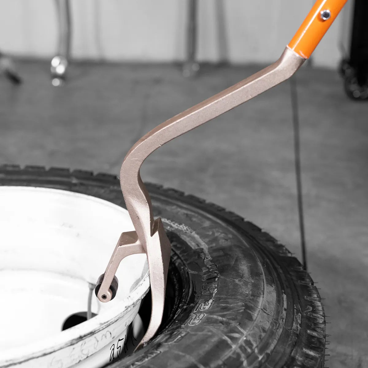 Truck Tire Demounting Tool – Moto Solutions