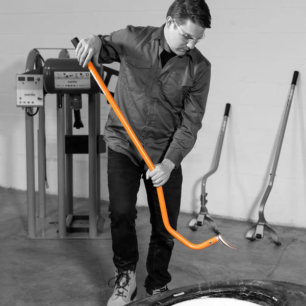 Truck tire mounting tool